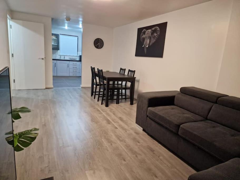 Contemporary City Centre Flat Belfast Exterior photo